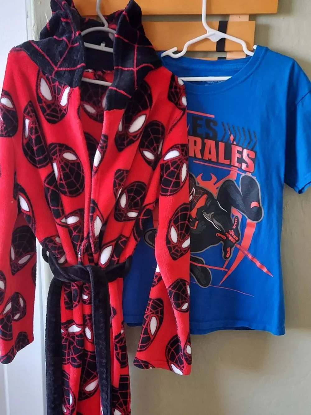 Marvel cozy red